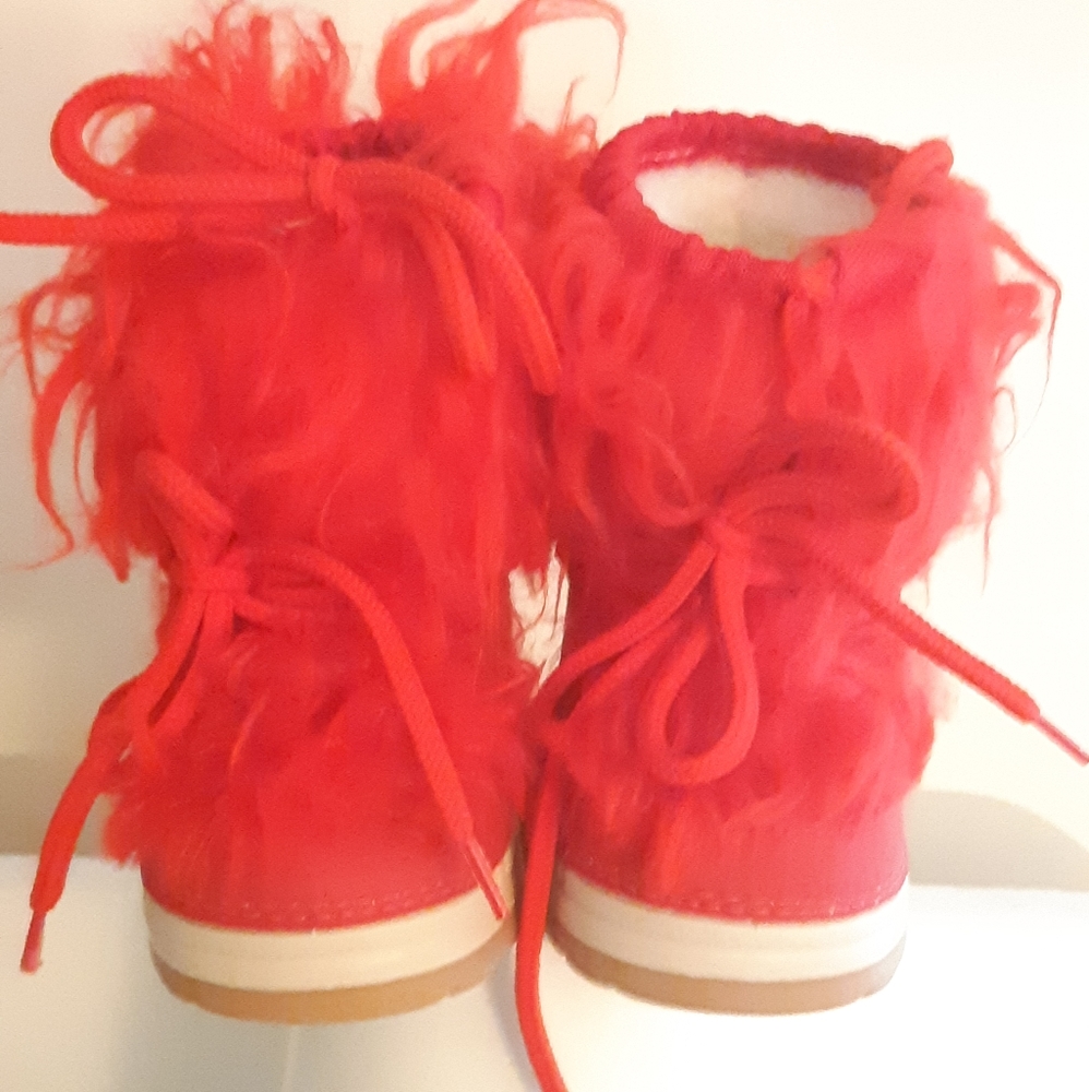 NEW Luis faux fur baby boîtes Size 18/20 (2.5 US)